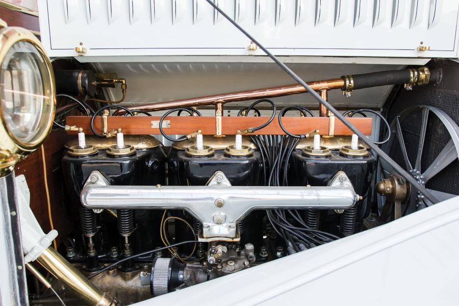 Моторный отсек Locomobile Model M 48-3 Baby Tonneau 1913 года  (фото 8 из 23)